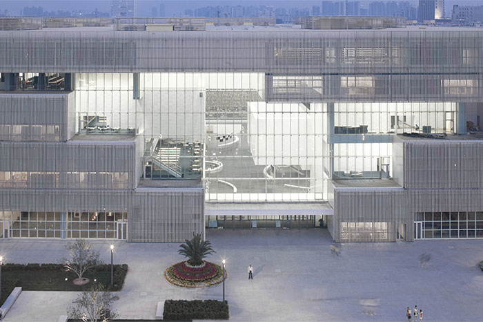 中国天津市文化中心区域図書館